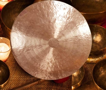 Using Tibetan singing bowls, and tuning forks with a gong bath 